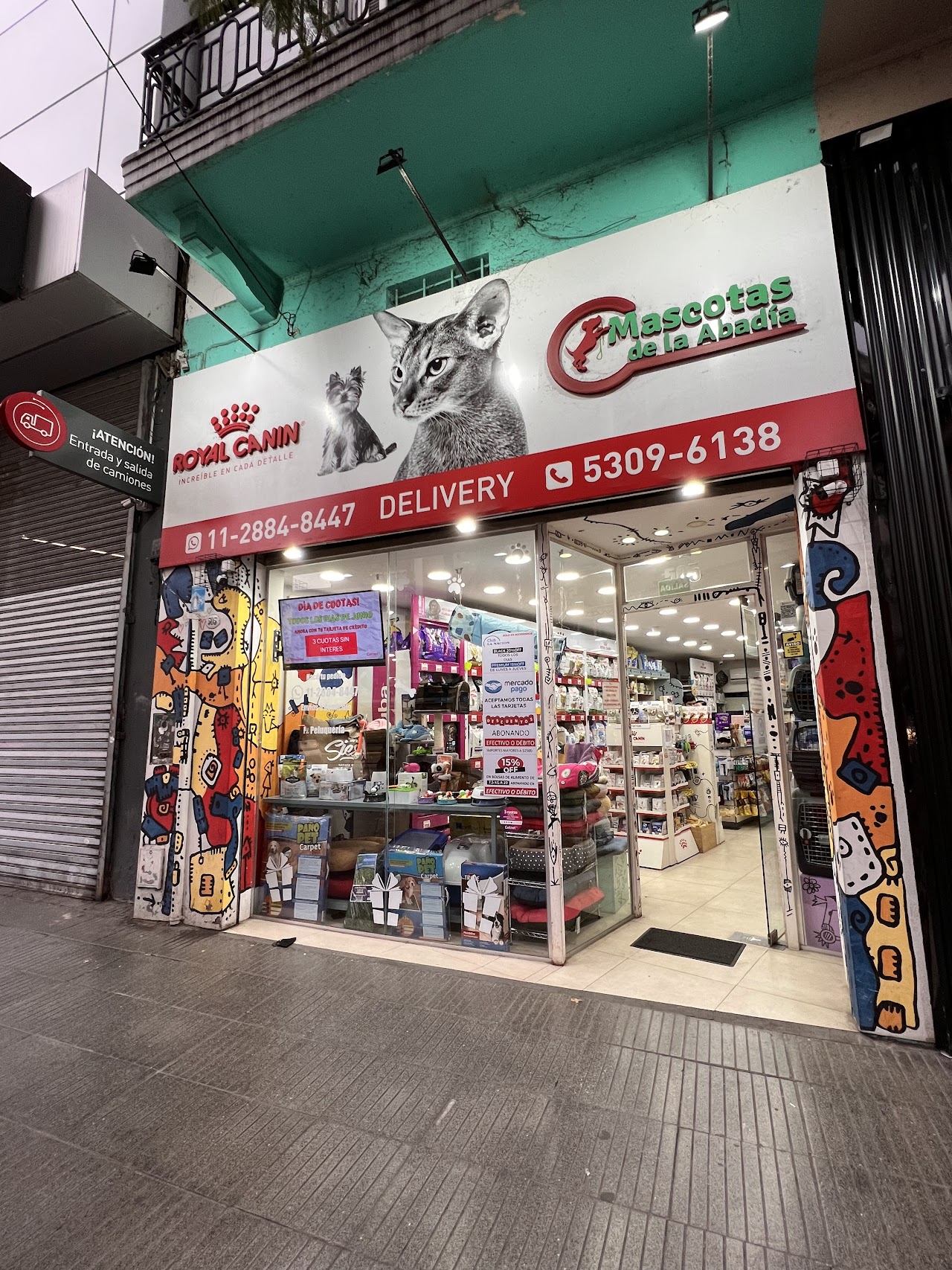 Fachada de Mascotas de la Abadía, sucursal Cabildo